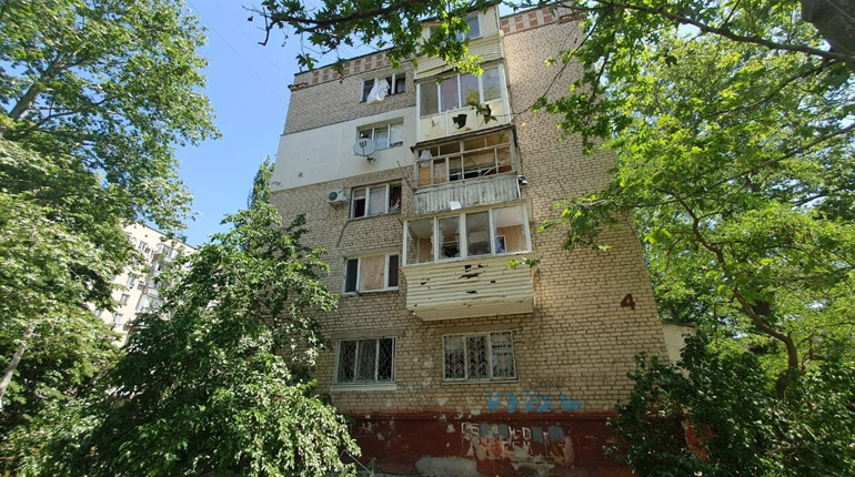 Ворожа армія продовжує обстрілювати Херсонщину: пошкоджені будинки, пошта, амбулаторія