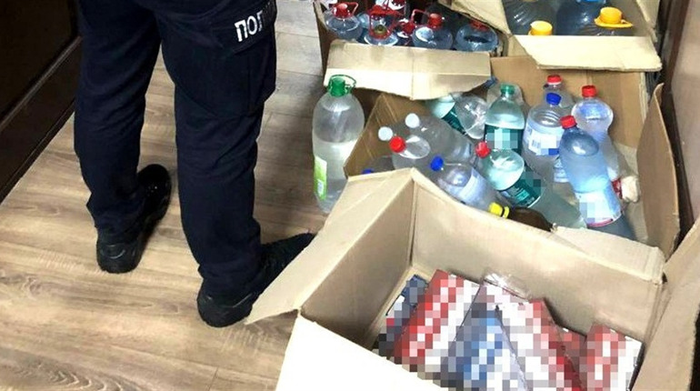 Без акцизу: у жителя Сарненського району знайшли понад 150 пачок цигарок і майже 100 літрів спирту