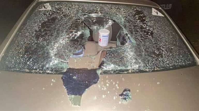 Головою вибив скло автомобіля: у Жовтих Водах велосипедист врізався в припарковане авто