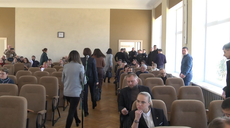 Депутати Шосткинської міської ради зірвали сесію, не поділивши землю