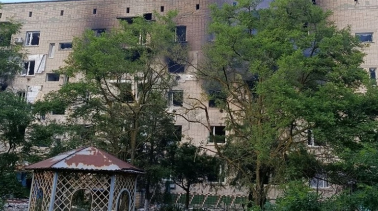 У Дар'ївці через російські обстріли постійно горять будинки й поля: місцеві б'ють на сполох