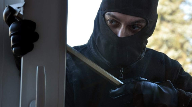 За крадіжку під час воєнного стану житель Вараша може сісти на 8 років