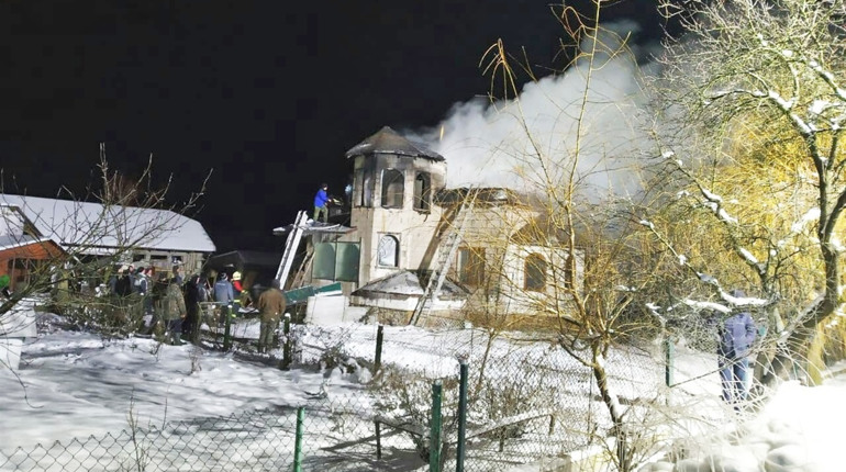У селі Довговоля рятувальники гасили пожежу у будинку