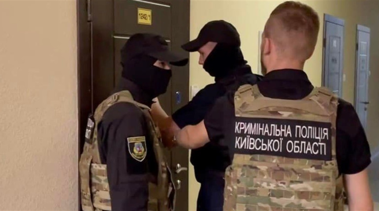 Поліція Київщини викрила шахраїв, які під виглядом «допомоги» ошукали жінку з Дівичок ВІДЕО