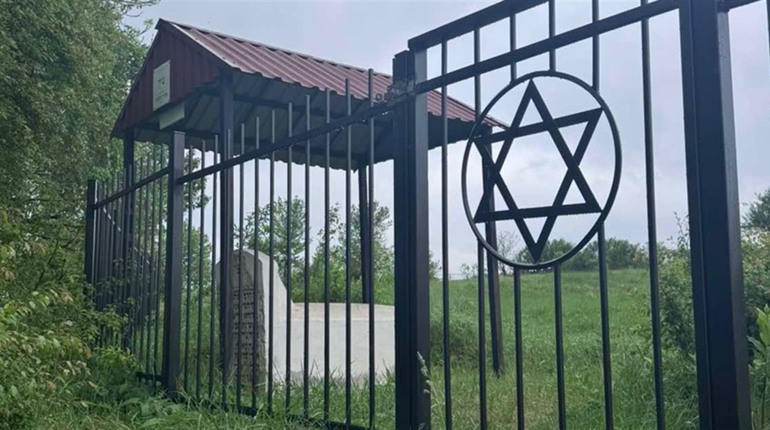 Єврейське кладовище в Купині на Хмельниччині огородили за сприяння МЗС Німеччини