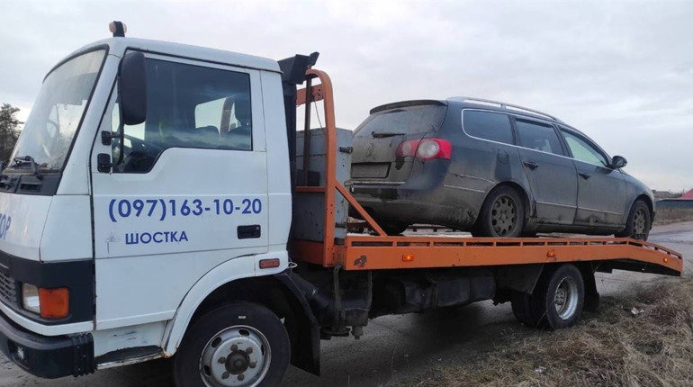 У військового обікрали автівку в Шосткинській громаді, потрібна ваша допомога