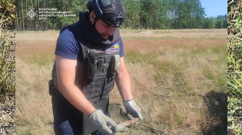 На Київщині фермер знайшов артснаряд у полі, а київські комунальники – касетну бомбу в будинку