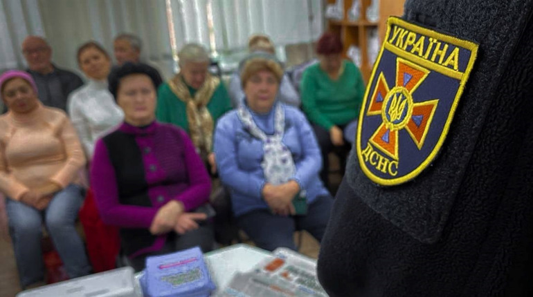 У Глухові фахівці ДСНС вчили старше покоління правилам, щоби вберегти їх від небезпек