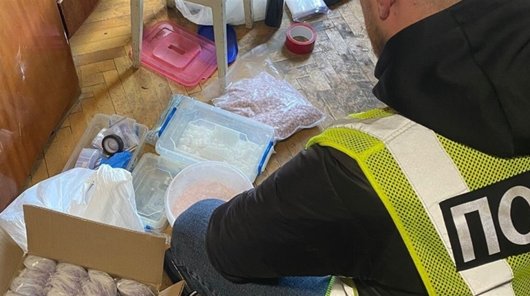 У Сарнах викрили наркосхему: подружжя продавало наркотики по всій Україні