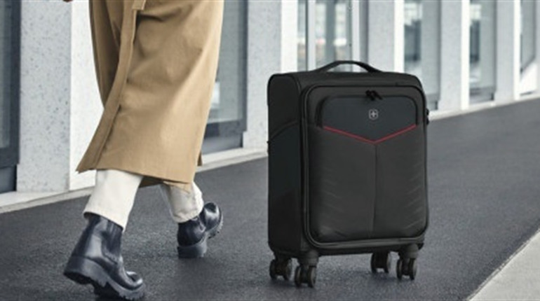 Валіза середня: який формат підійде для поїздок на 5-7 днів