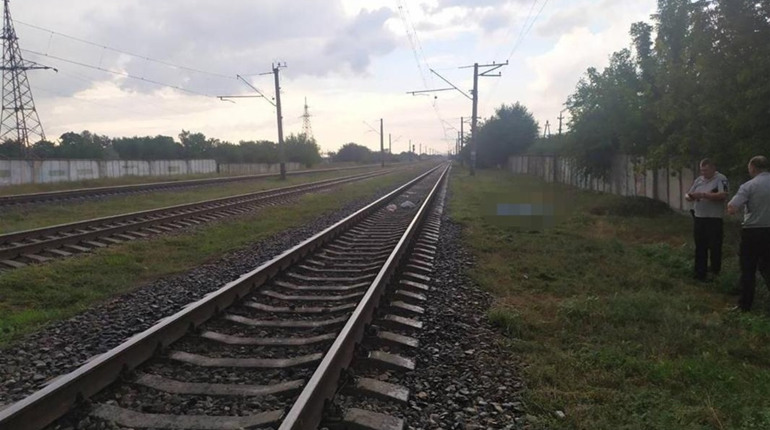 Экстренное торможение поезда не спасло человека от гибели: полиция выясняет, как это случилось