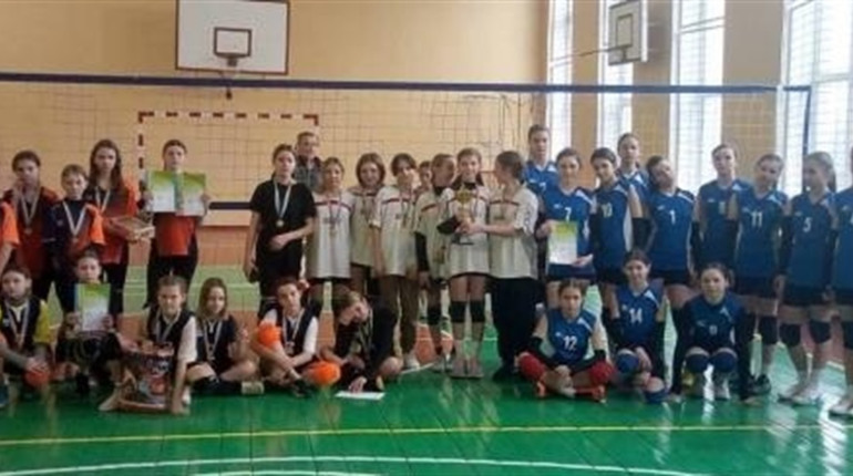 Первомайські волейболістки набираються досвіду. Відбувся турнір на Кубок міського голови