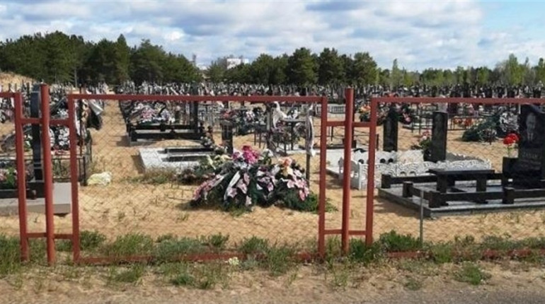 У Новій Каховці померлих ховають у дворах через відсутність грошей