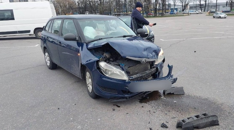 Не розминулися на парковці: на Фастівщині зіштовхнулися дві автівки