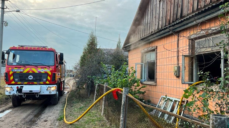 У нежитловому будинку в Сарнах горіла кімната