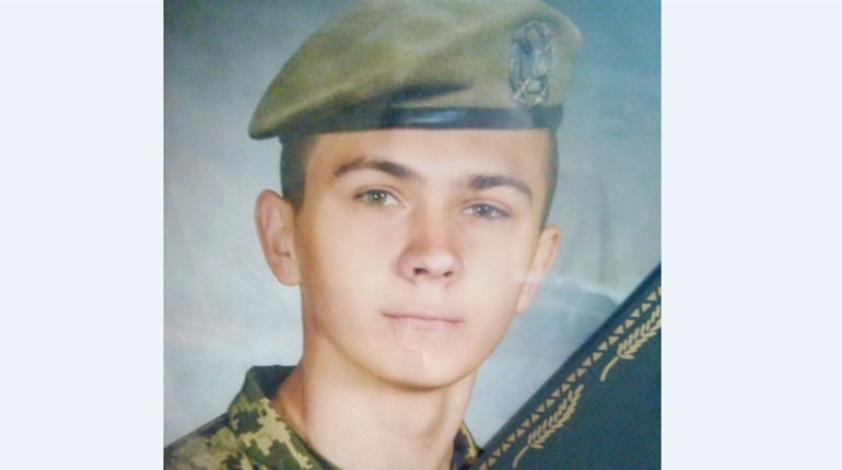 Захисник Євген Шеремет трагічно загинув на території військової частини, де залишився після армії