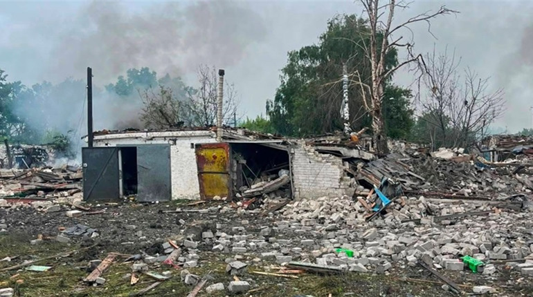 Росія масовано обстріляла Шевченківську громаду: пошкоджені будинки, ферма та стадіон