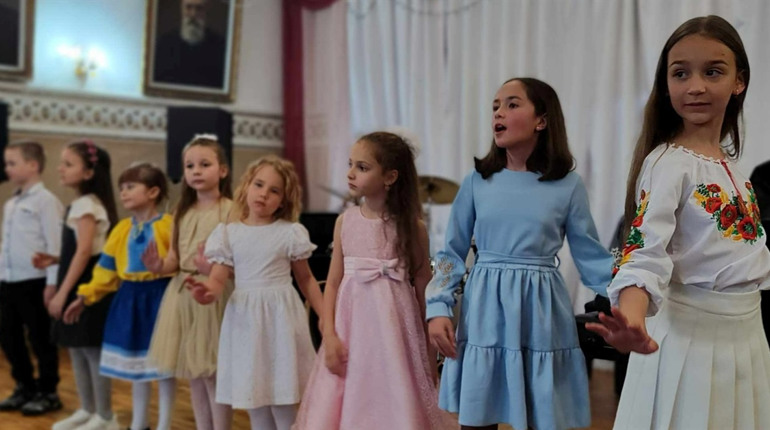 Які у Первомайську є заклади культури та скільки коштує навчання у мистецьких школах