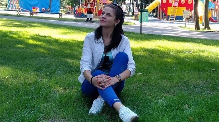 Сватівчанка Вікторія Комісарова потребує допомоги — дівчина швидко втрачає зір