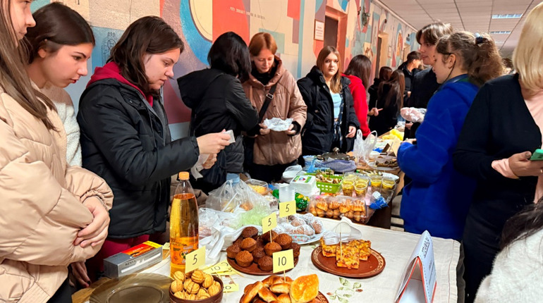 Як ярмаркували у Первомайському фаховому коледжі: фоторепортаж