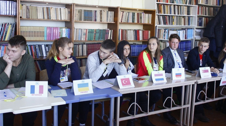 У Попаснянському районі втретє проведуть гру для школярів «Модель ООН»