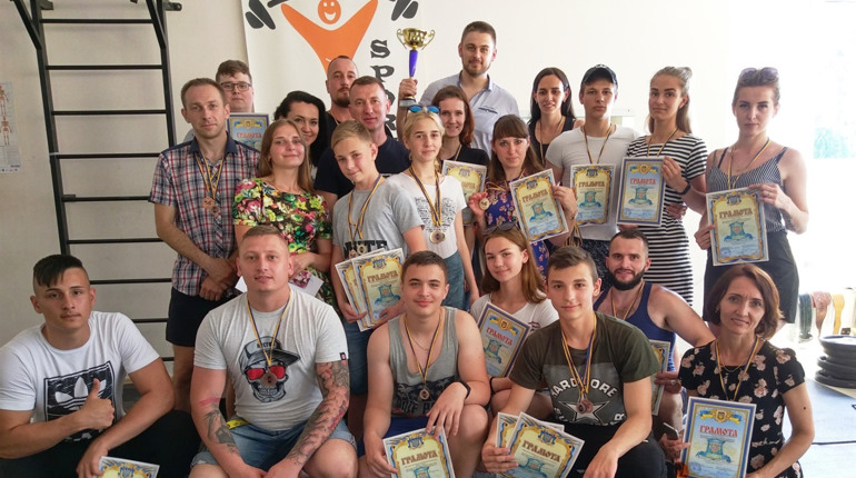 Вперше перші: команда пауерліфтерів виграла обласні змагання