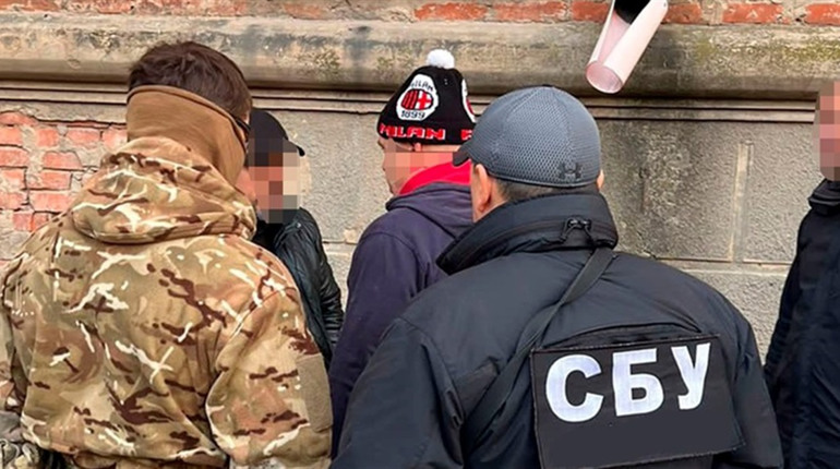 Житель Шостки намагався організувати контрабанду наркотиків на територію росії