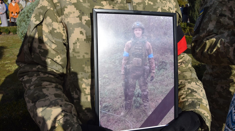 Повернувся Героєм на щиті: Нетішин провів у вічність свого захисника Дениса Щелкуна