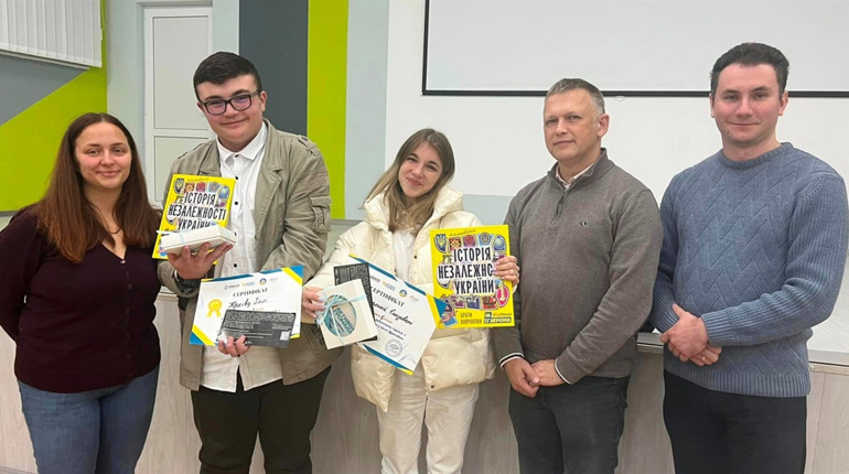 Вивчали, як функціонує держава: у Дрогобичі відбулися політичні дебати між учнями ліцеїв та коледжу