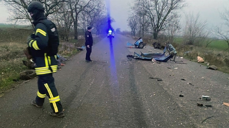 Поліцейські встановлюють обставини смертельної ДТП на Херсонщині з трьома загиблими