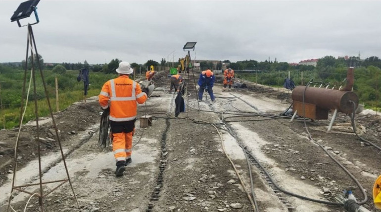 Рух мостом через річку Случ у Сарнах остаточно перекрили: яка причина