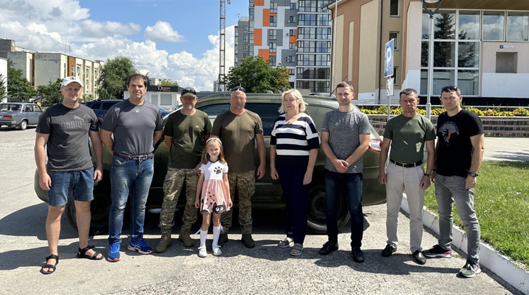 Рівненські атомники передали чергове авто для ЗСУ