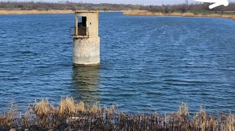 Прибрали 8 мішків сміття, а його ще більше: як молодь навела лад на Водобуді