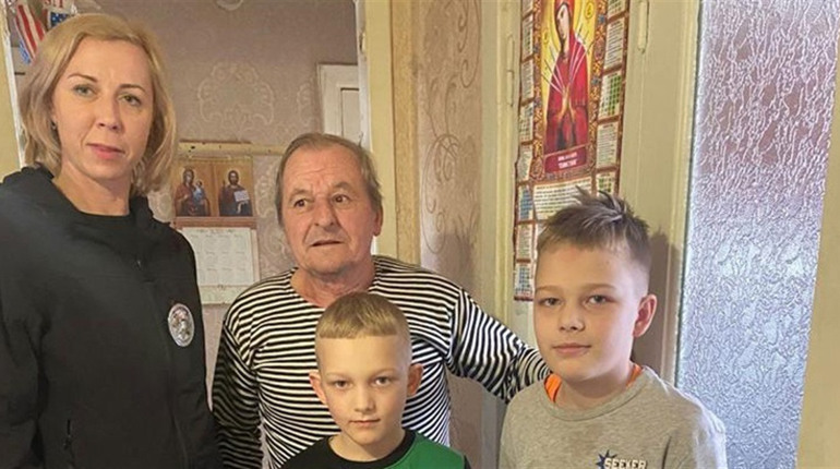 Звягельські поліцейські передали допомогу родинам зі складними життєвими обставинами