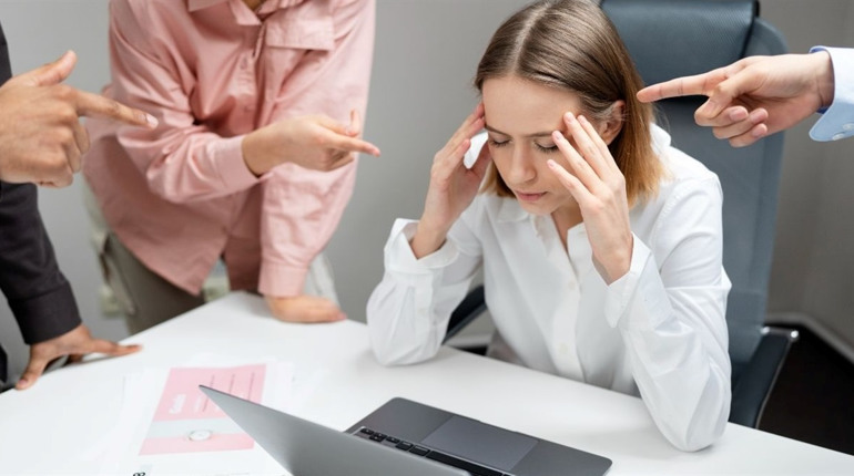В Україні встановили штрафи за приниження та цькування на роботі
