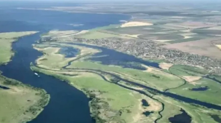 Морпіхи знищили дроном човен із російським десантом на Херсонщині (відео)