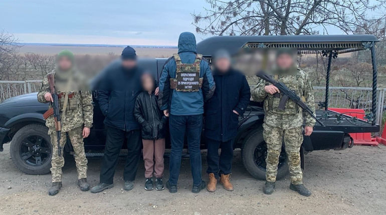 На катафалку, з 10-річним хлопчиком: священик з Одещини хотів незаконно доставити у Молдову чоловіка
