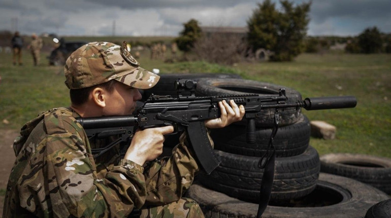 Школярів із ТОТ Херсонщини долучили до військових навчань у Криму