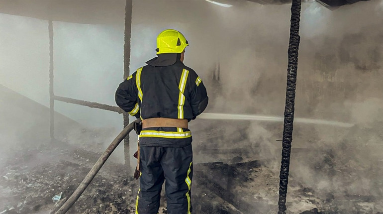 Ранкова пожежа в Шостці. Рятувальники ліквідували загоряння на вулиці Свободи (відео)