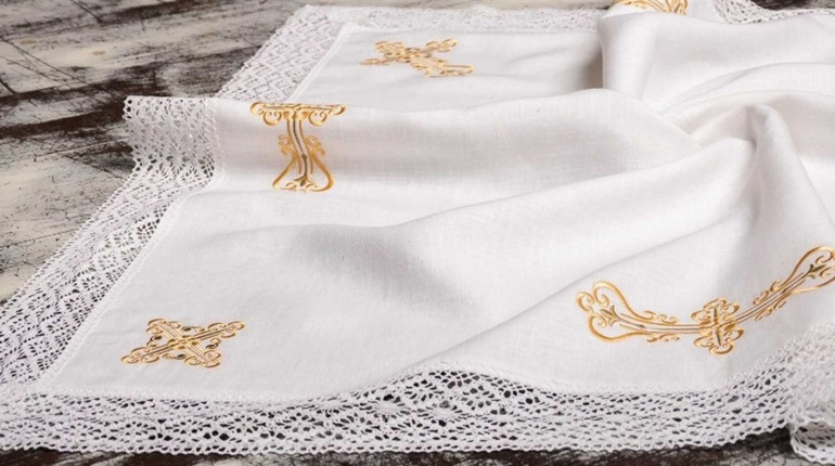 Крижма чи просто рушник: розбираємося у деталях головного атрибута хрещення