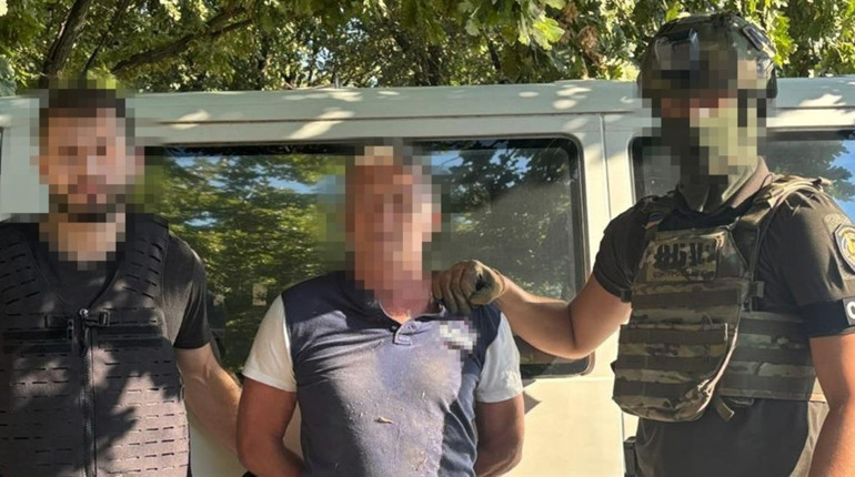 У Херсоні затримали агента рф, який збирав дані для коригування вогню по правобережжю області