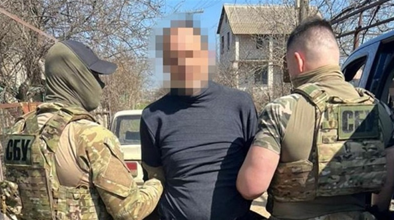Коригував ворожі обстріли: СБУ затримала «послідовника» херсонського колаборанта Стремоусова