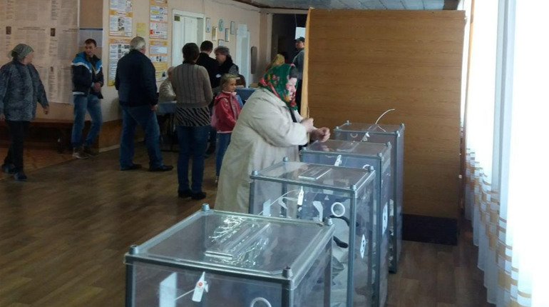 На Сватівщині на посаду Коломийчиського сільського голови претендують троє людей: хто вони