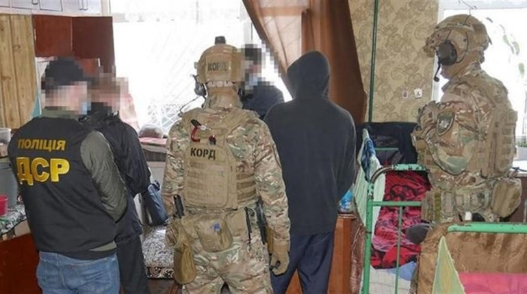Чоловік із Шепетівки очолив організовану групу, яка займалася продажем наркотичного засобу