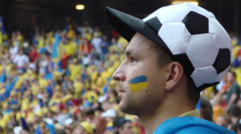 Дрес-код для футбольних вболівальників: що вдягати, а що ні на стадіон