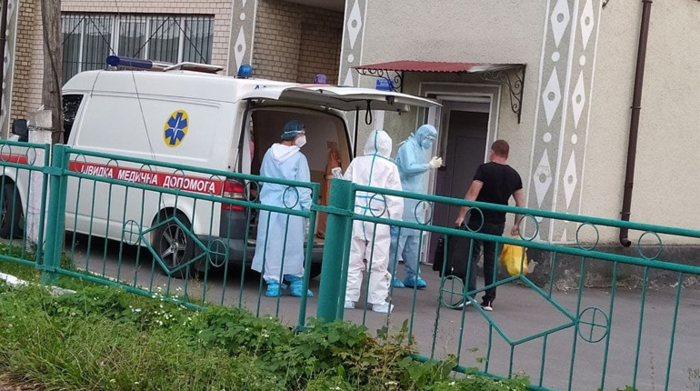 У Городку спалах Covid-19. Чи є серед інфікованих — вакциновані?