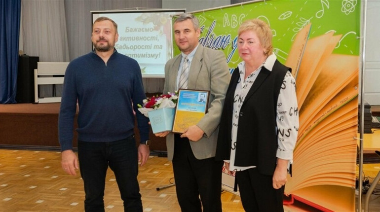 Найкращих педагогів Чернігівщини відзначили почесними преміями. Серед них професор Гоголевого вишу