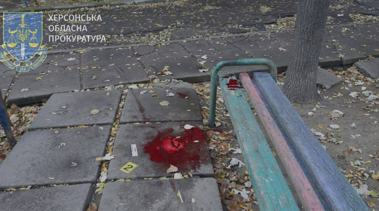 Внаслідок чергового обстрілу Херсона постраждали троє людей