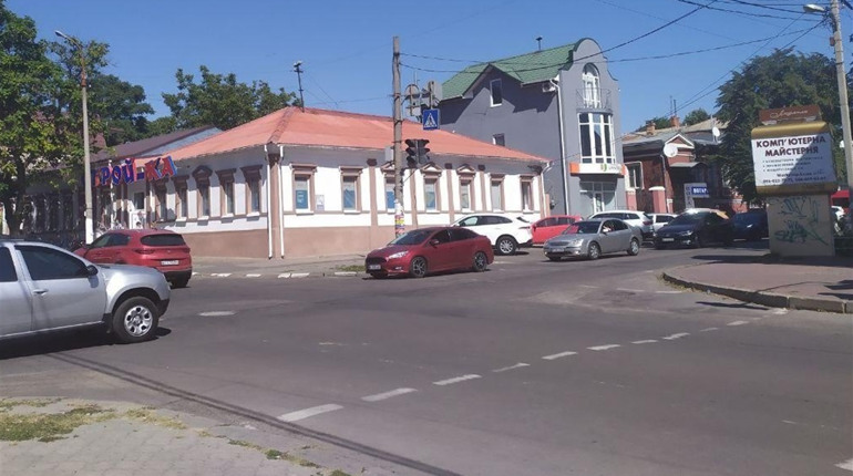 В Херсоні не працюють світлофори в центрі міста вже кілька днів. Що сталось і коли полагодять?