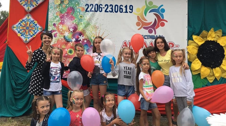На оздоровчому комплексі «Біле озеро» на фестиваль «Аніматор шоу 2019» зібралось близько 300 чоловік